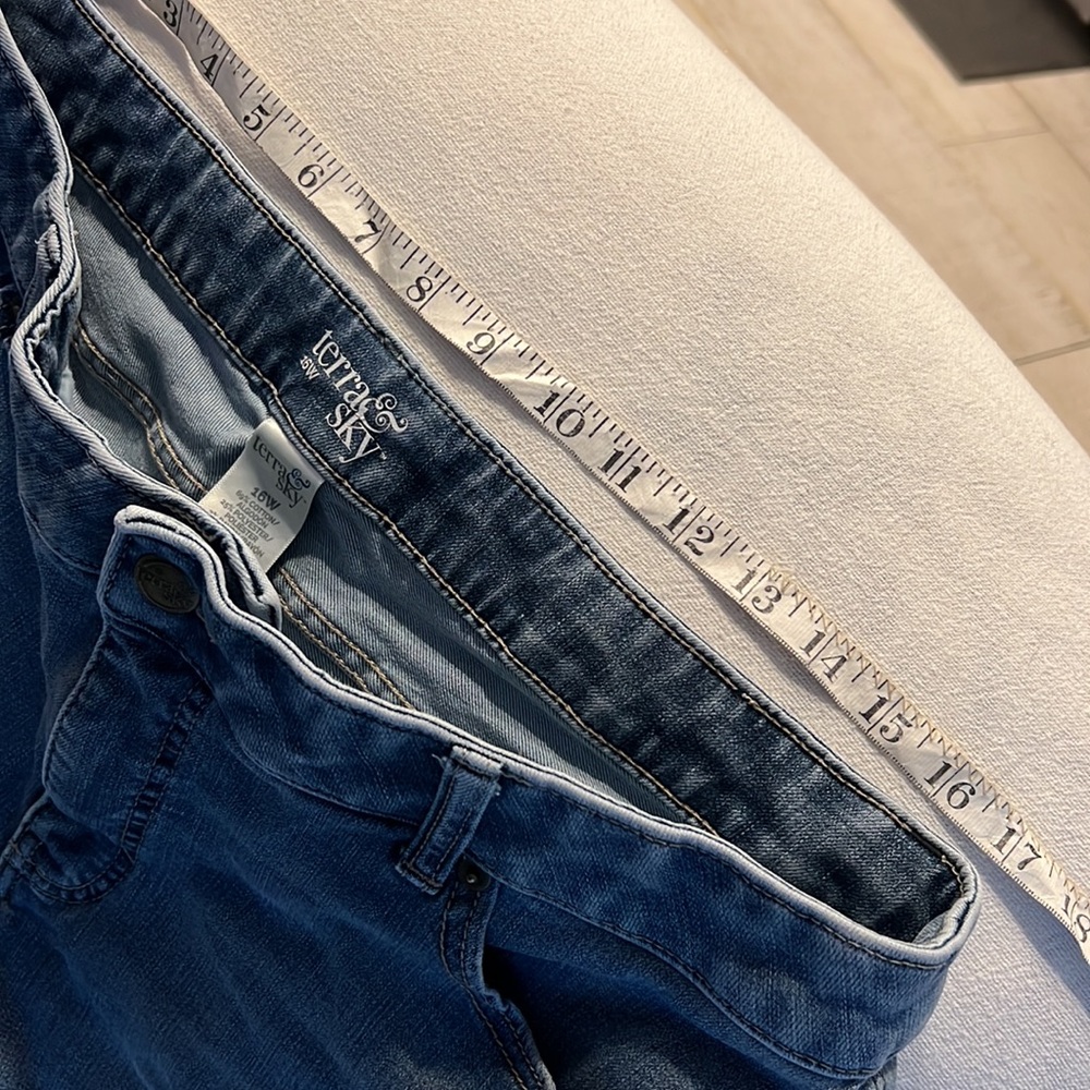 Terra & Sky Denim Stretch Shorts (3 pairs light wash colors available) - Picture 8 of 8